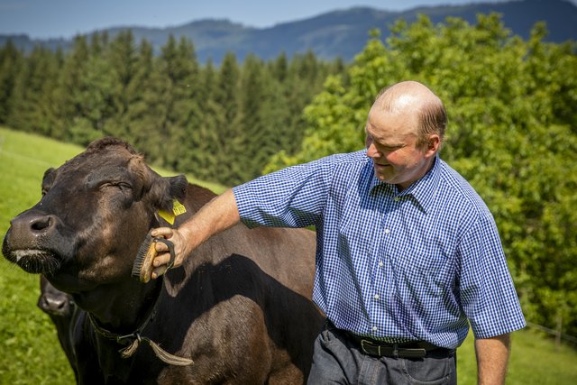 Josef Buder vom Reingruber Hof in St. Georgen am Reith ist auch beim Verein "BioRegion Eisenstraße" dabei und lebt "bio". | Foto: Theo Kust