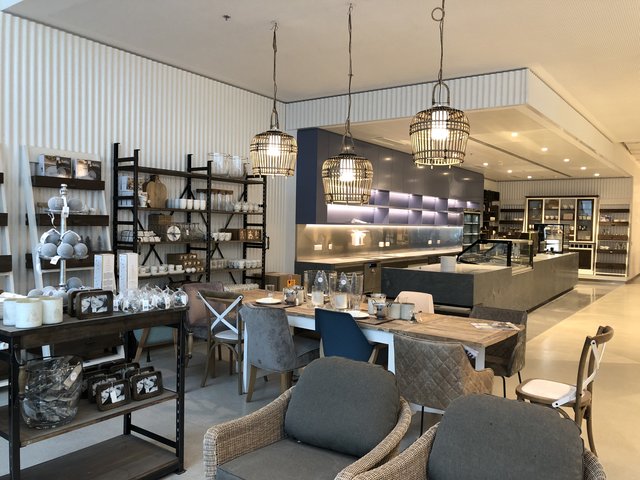 Im Café Viera wird nordische Gemütlichkeit großgeschrieben. Kleinere Einrichtungsgegenstände kann man vor Ort kaufen.