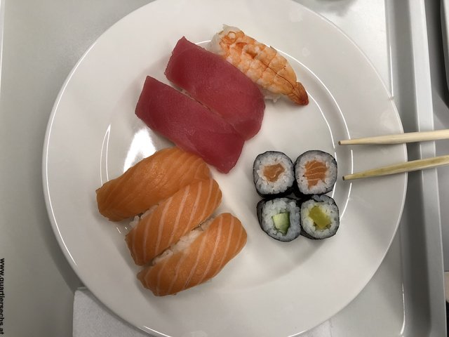 Auch frisches Sushi wird geboten