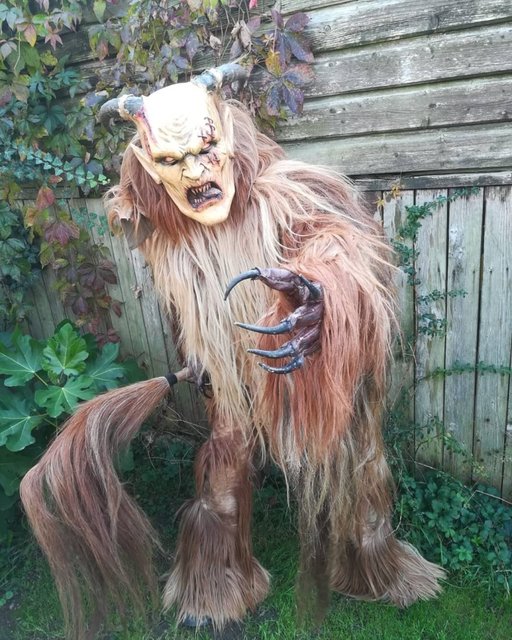 Julian im Stoff, aus dem Alpträume gemacht werden. | Foto: KK