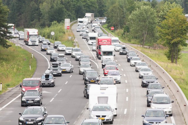 Der VCÖ schlägt unterschiedliche Ideen vor, um dem erhöhten Verkehrsaufkommen entgegenzuwirken. | Foto: Neumayr