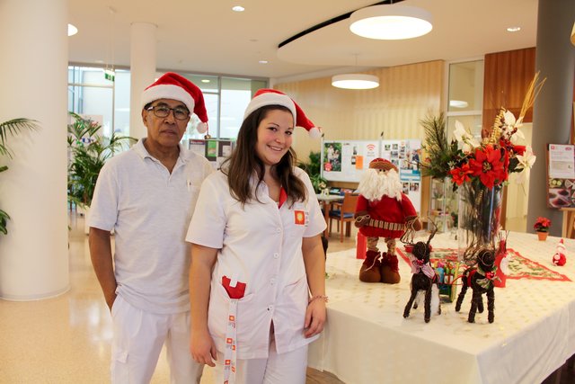 Die Pflegeassistenten Alfredo Bayot und Melanie Berthold haben auch heuer wieder Dienst am 24. Dezember. Er in der Nacht, sie während des Tages.