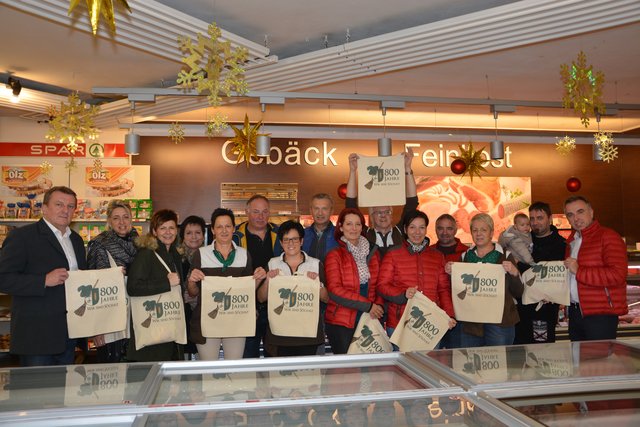 Stoff- statt Plastiksackerl: die Kräutergemeinde Söchau will mit ihren Jubiläumssackerl gegen Plastikmüll vorgehen.