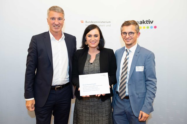 Hirsch Servo Vorstand Harald Kogler, Bundesministerin Elisabeth Köstinger,
Hirsch Servo Zentraleinkauf Anton Herzog (v.li.)