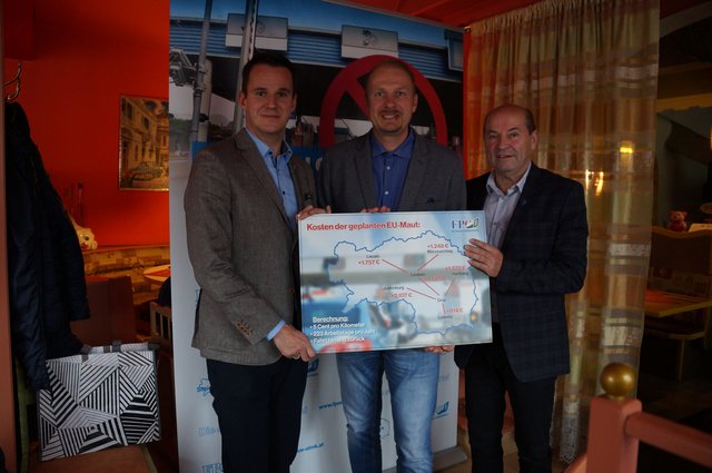 FPÖ-Klubobmann LAbg. Stefan Hermann, LAbg. Erich Hafner und Bezirksobmann Markus Leinfellner | Foto: Almer