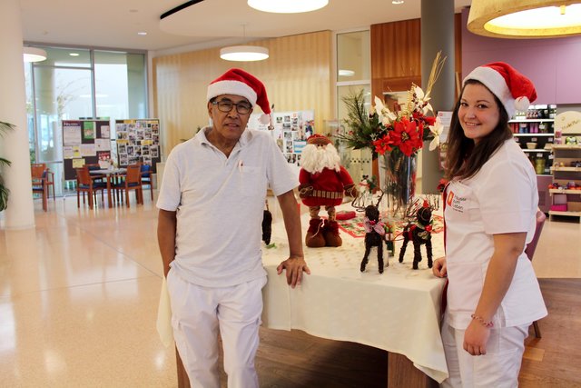 Die Pflegeassistenten Alfredo Bayot und Melanie Berthold haben auch heuer wieder Dienst am 24. Dezember. Er in der Nacht, sie während des Tages.