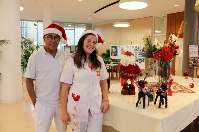 Die Pflegeassistenten Alfredo Bayot und Melanie Berthold haben auch heuer wieder Dienst am 24. Dezember. Er in der Nacht, sie während des Tages.