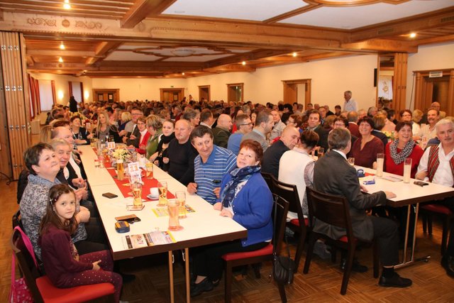 Die Generationen von sieben bis über siebzig Jahre waren im Publikum vertreten