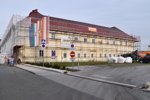 Derzeit werden die Außenfassade und das Dach des ehemaligen Augustinerklosters renoviert