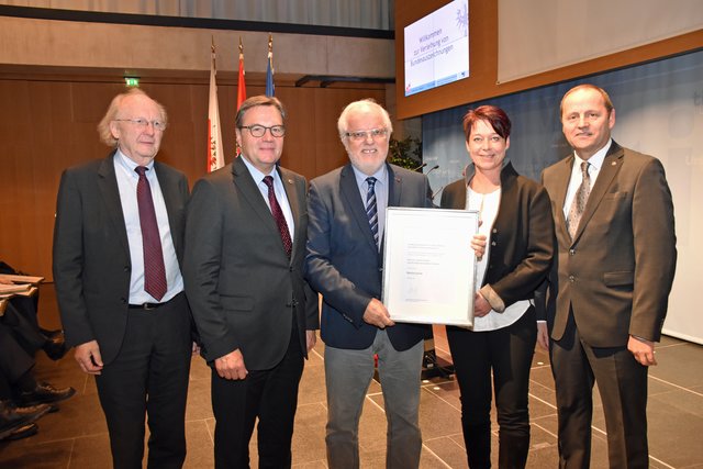 Artur Wechselberger, Ärztekammer Tirol, LH Günther Platter, MR Joachim Strauß, LTPin Sonja Ledl-Rossmann, LHStv Josef Geisler. | Foto: Land Tirol/Schwarz