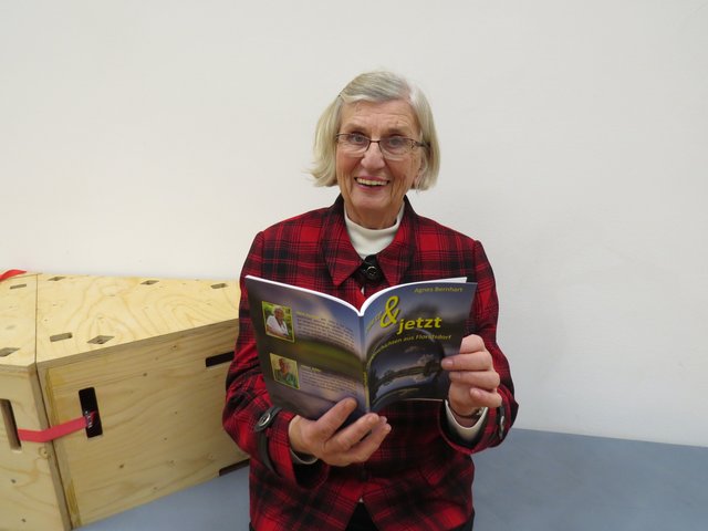 Agnes Berhart liest und präsentiert ihr Erstlingsbuch „einst &amp; jetzt“ mit Erinnerungen aus Floridsdorf.