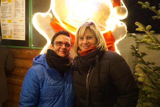 Michaela Bachner und Martina Juppe treffen sich jedes Jahr am Adventmarkt in OGRA.