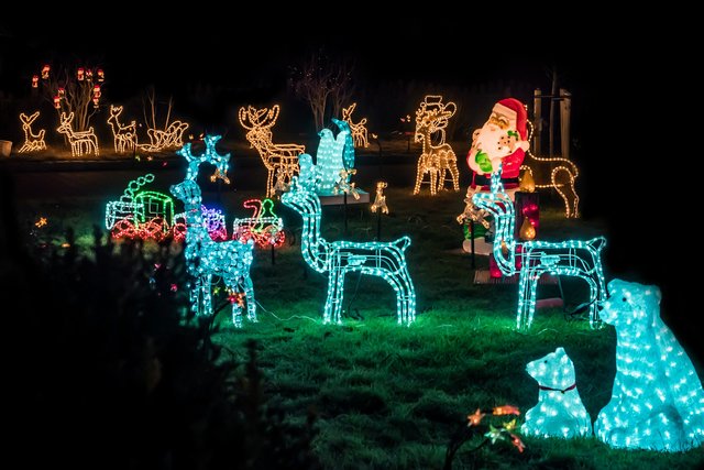 Wir sind auf der Suche nach den festlichsten oder lustigsten Weihnachtsbeleuchtungen