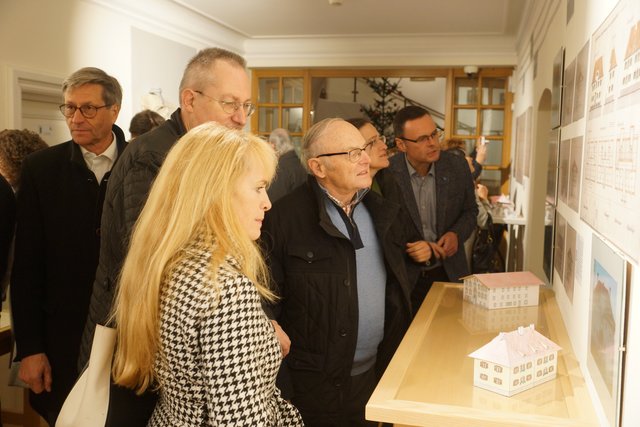 Großes Interesse bei der Eröffnung der Ausstellung | Foto: Andreas Schretter