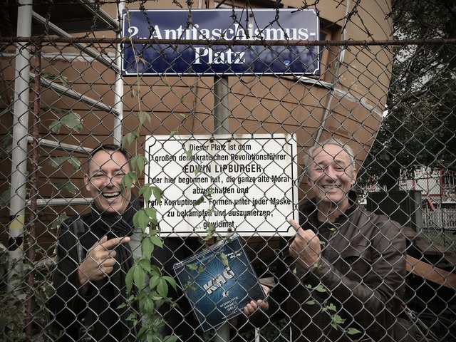 Zwei Brüder aus Scheibbs decken auf: Klaus Hoffegger und Christian Felsenreich haben nun ein Kartenspiel herausgebracht. | Foto: Hanna Haböck