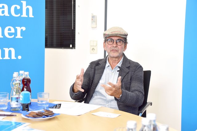 Bodenständig, kritisch und kämpferisch: Professor Norbert Pleifer nimmt seine Ehrung mit viel Selbstironie.