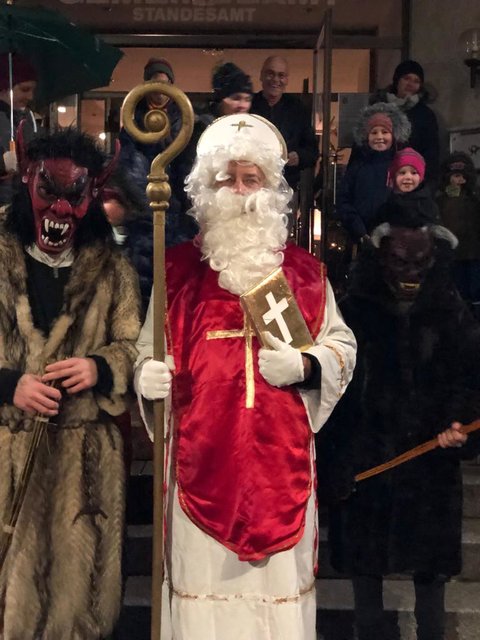 Auch der Nikolaus kam zum Kramperlstauben der SPORTUNION Hartkirchen  | Foto: Barbara Schatzl 