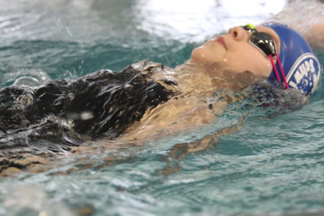 Franziska Kierlinger-Seiberl (10) schwamm beim 35. internationalen Nikolausschwimmen in Steyr erstmals auf 50m Rücken erstmals unter 43 Sekunden und verbesserte ihre Zeit innerhalb von zwei Wochen um 74 Hundertstel. | Foto: Stefan Schulz