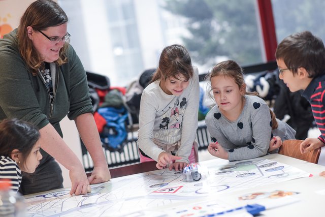 Beim "Robotics Day" konnten Kinder und Jugendliche kleine und große Roboter hautnah erleben. | Foto: Robotics Day Vienna/Joanna Pianka