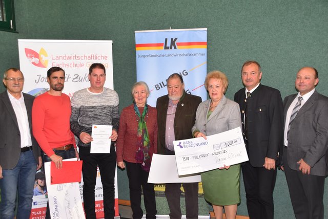 Die Nutztierschutzpreise 2018 gehen an Mario Fleischhacker, Gerald Wildzeiss sowie Julia und Alexander Elpons (2. bis 4. von links). | Foto: Martin Wurglits