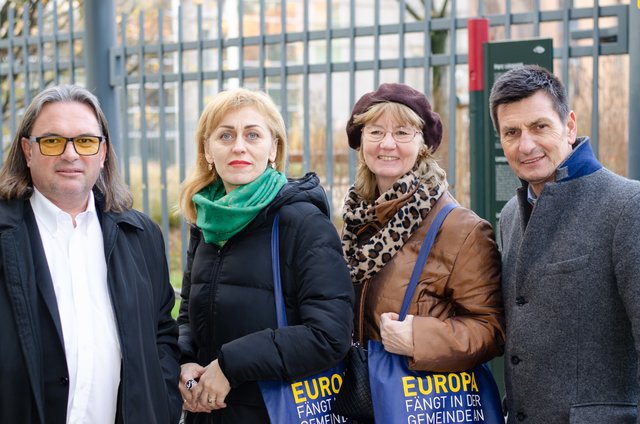 EU-Gemeinderäte aus dem Burgenland in Brüssel.
Von links: Christian Garber (Oberdorf) Adella Glocknitzer (Bildein), Maria Schweikert (Kobersdorf)
Zusammentreffen mit Landtagspräsident Christian Illedits, der das Burgenland als beratendes Organ im EU-Ausschuss der Regionen vertritt.