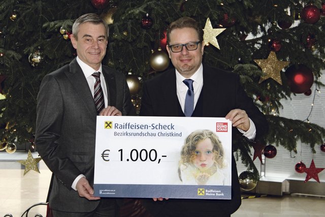 Generaldirektor Raiffeisenlandesbank Oberösterreich Heinrich Schaller und BezirksRundschau Geschäftsführer Thomas Reiter (v. l.). | Foto: BRS