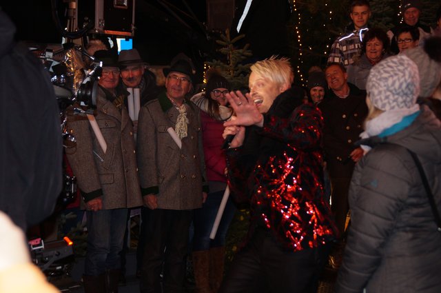 Ross Antony sang sein Weihnachtslied "Ding, Ding, Dong".