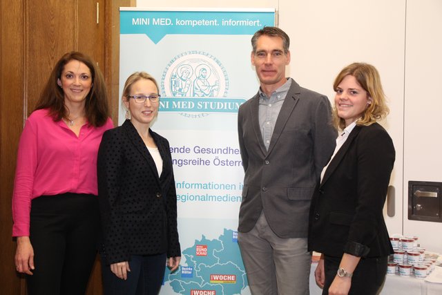 Beim Mini Med Studium: Sigrun Nusser (Stellvertretende Leiterin Gesundheitsamt Villach), Simone Jäger (Moderation), OA James Gredler (Vortragender) und Isabella Binder (MiniMed)