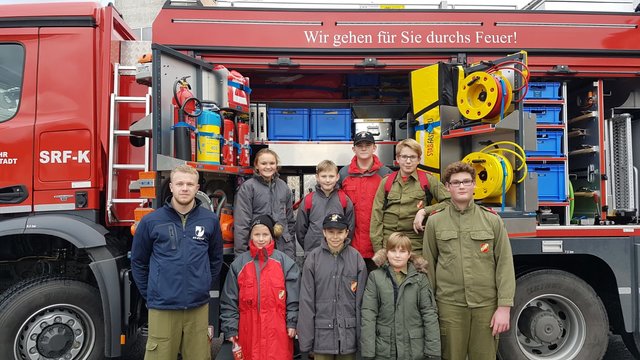 Jugendbetreuer HBM Arnezeder Lukas mit der Jugendgruppe der FF Pram | Foto: FF Pram