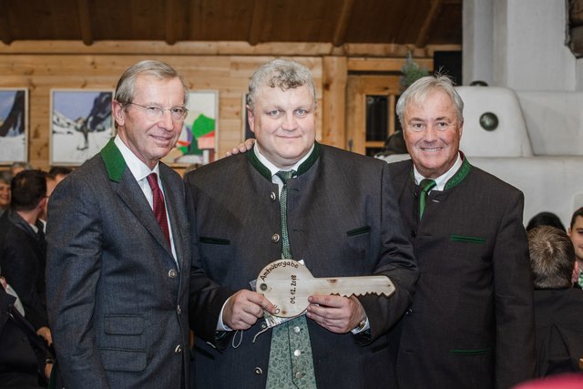 Peter Nindl mit seinem Nachfolger Andreas Schweinberger und LH Haslauer