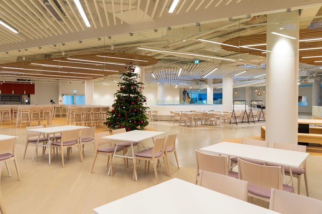 Das erste Stockwerk bietet zahlreiche Sitzplätze | Foto: Schedl/Eurest