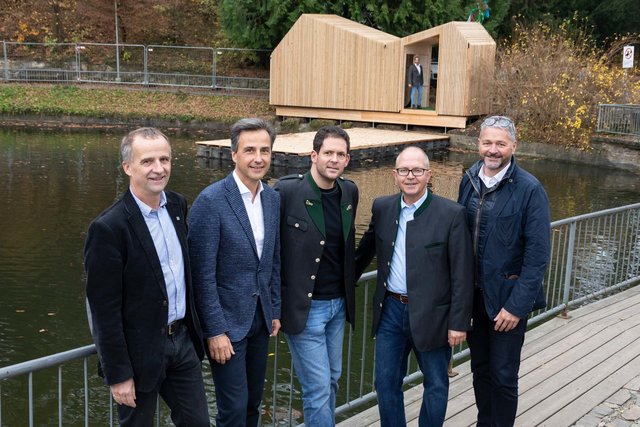 Eröffneten die "HolzCaba": Josef König, Siegfried Nagl, Gerd Wilfling, Michael Krainer, Oskar Beer. | Foto: BessermitHolz/Zenz