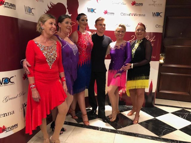 Profi Peter mit seinen Latein-Damen | Foto: ProAm Austria via FB