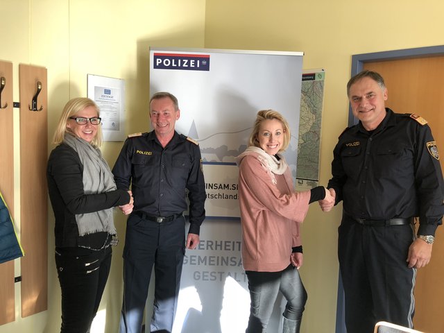 Setzen auf gelebte Zusammenarbeit: Birgit Reiner und Chefinspektor Karl Sungi sowie Katja Neger und Bezirkspolizeikommandant Helmut Zöhrer (v.l.). | Foto: Veronik