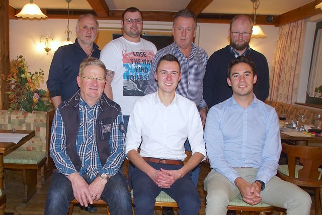 Ein Teil des Vorstandes der TRAUNSTOANA-GLÖCKLER: 
von li nach re sitzend: Karl DICKINGER, Mag. Markus MEDL, Alexander VANCK, von li nach re stehend: Manfred QUATEMBER, Johannes FRITSCHER, Peter SOMMER, Christian MAIRHOFER  