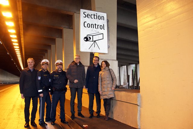 Mehr Sicherheit: Emil Hell (ASFINAG Services), Enrico Gabl, Rudolf Salzgeber, Bernhard Knapp (Land Tirol), GF Stefan Siegele (ASFINAG Alpenstraßen GmbH) und Brigitte Hutter (Land Vorarlberg).