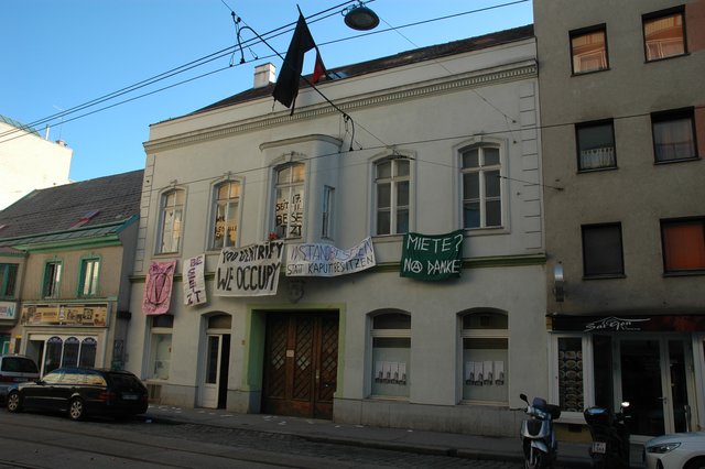Das Haus in der Neulerchenfelder Straße 35 wird von Unbekannten besetzt.