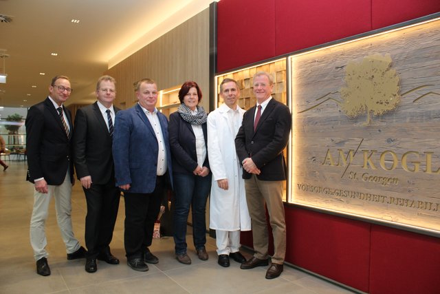 Hoteldirektor Thorwald Fastner, Wolfgang Hochreiter, Bürgermeister Ferdinand Aigner, Pflegedienstleiterin Gerda Knauer, ärzlicher Leiter Michel Angelo Mrach und Josef Hochreiter.
