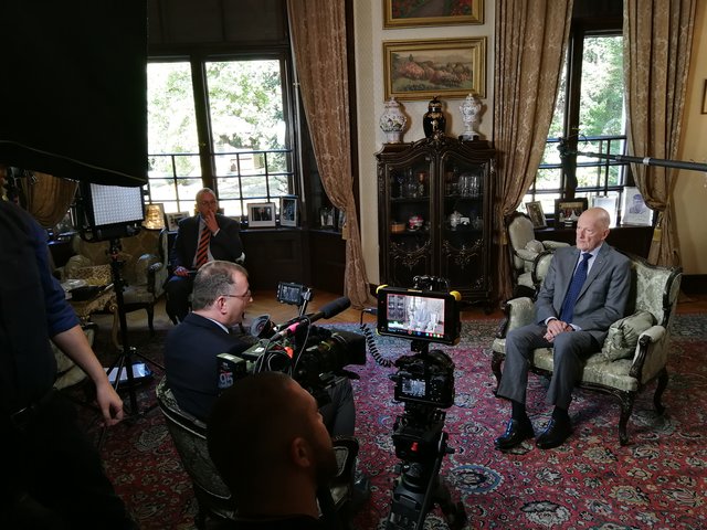 Im Vrana Palast in Sofia: Zar Simeon von Bulgarien gibt eines seiner seltenen Interviews.