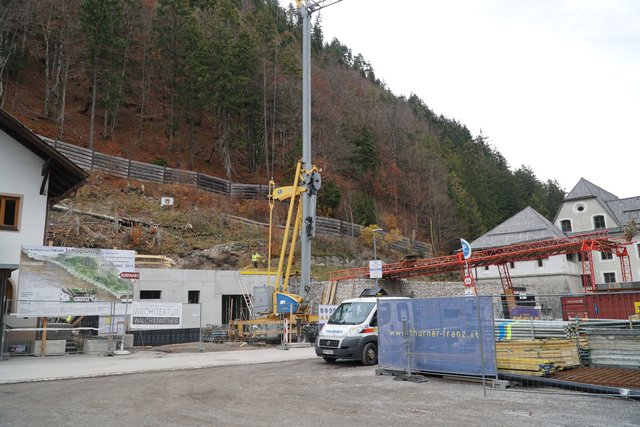 Auf Ehrenberg tut sich viel. Derzeit wird der Schrägauzug gebaut. Auch ein neues Büro für den TVB kommt dazu. | Foto: Reichel