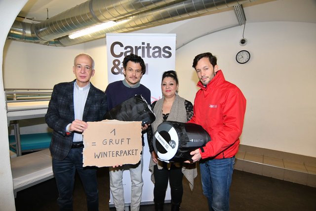 Michael Landau, Manuel Rubey, Frau Violeta und Klaus Schwertner (v.l.) riefen zu Spenden für obdachlose Menschen auf. | Foto: Markus Spitzauer