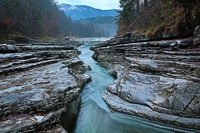 Eine wahre Schönheit ist die Tauglgries-Schlucht mit ihren bizarren Gesteinsschichten in Bad Vigaun. | Foto: geh – Gerhard Hütmeyer