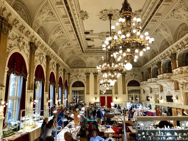 Rund 3.000 Besucher kommen jährlich zur Mineralienbörse ins Palais Kaufmännischer Verein. | Foto: BRS
