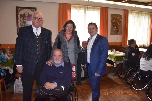 ÖZIV Bezirksobmann Robert Ozmec, Präsident vom ÖZIV Bundesverband Klaus Voget, Hedi Schnitzer-Voget
und Präsident vom ÖZIV- Kärnten Rudolf Kravanja (v. li.)