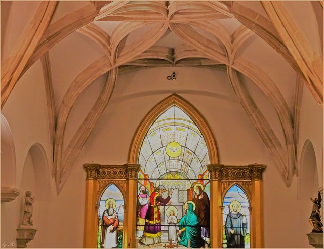 In der Kapelle mit beeindruckender Deckenornamentik | Foto: © Uschi R.