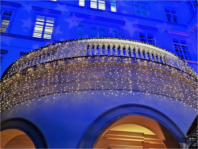 Der weihnachtlich geschmückte Innenhof | Foto: © Uschi R.