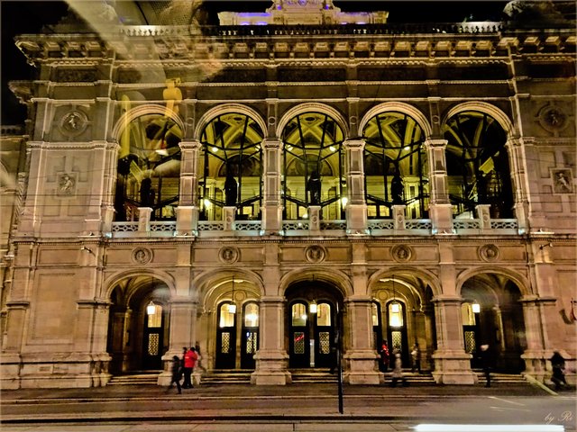 Wir fahren weiter und ich mache noch einmal ein Bild, rechts unten kommen schon wieder die nächsten Fahrzeuge ins Bild | Foto: © Uschi R.