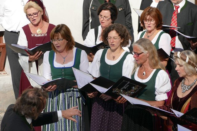 Die Chorgemeinschaft Wildon unter der Leitung von Hans Assinger stimmt am 22. Dezember auf Weihnachten ein. | Foto: KK