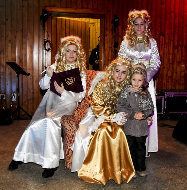Gleich drei Christkinderln kamen nach Lichtenwörth. | Foto: Fotos und Bericht: Karl Kreska