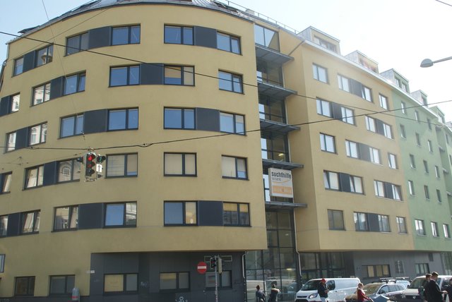 "Mariahilf ohne Jedmayer": Eine Bürgerinitiative fordert die Absiedlung der Suchthilfe vom Gumpendorfer Gürtel.  | Foto: Naz